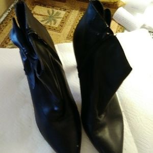 Black leather bootie